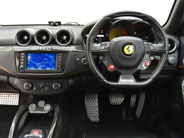 Ferrari FF 6,3 V12 4x4 06/2014-photo-10