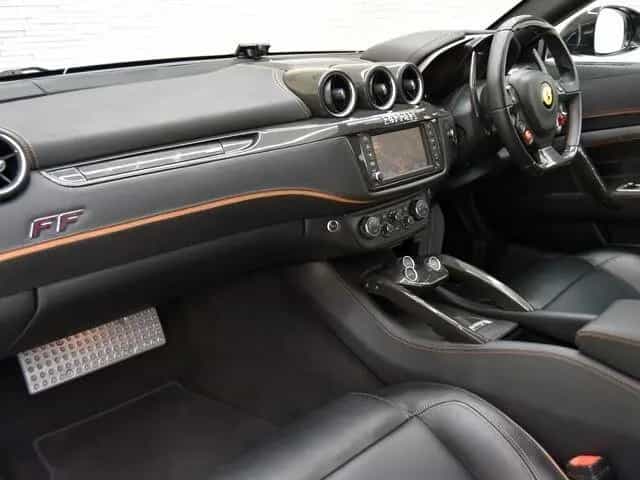 Ferrari FF 6,3 V12 4x4 06/2014-photo-8