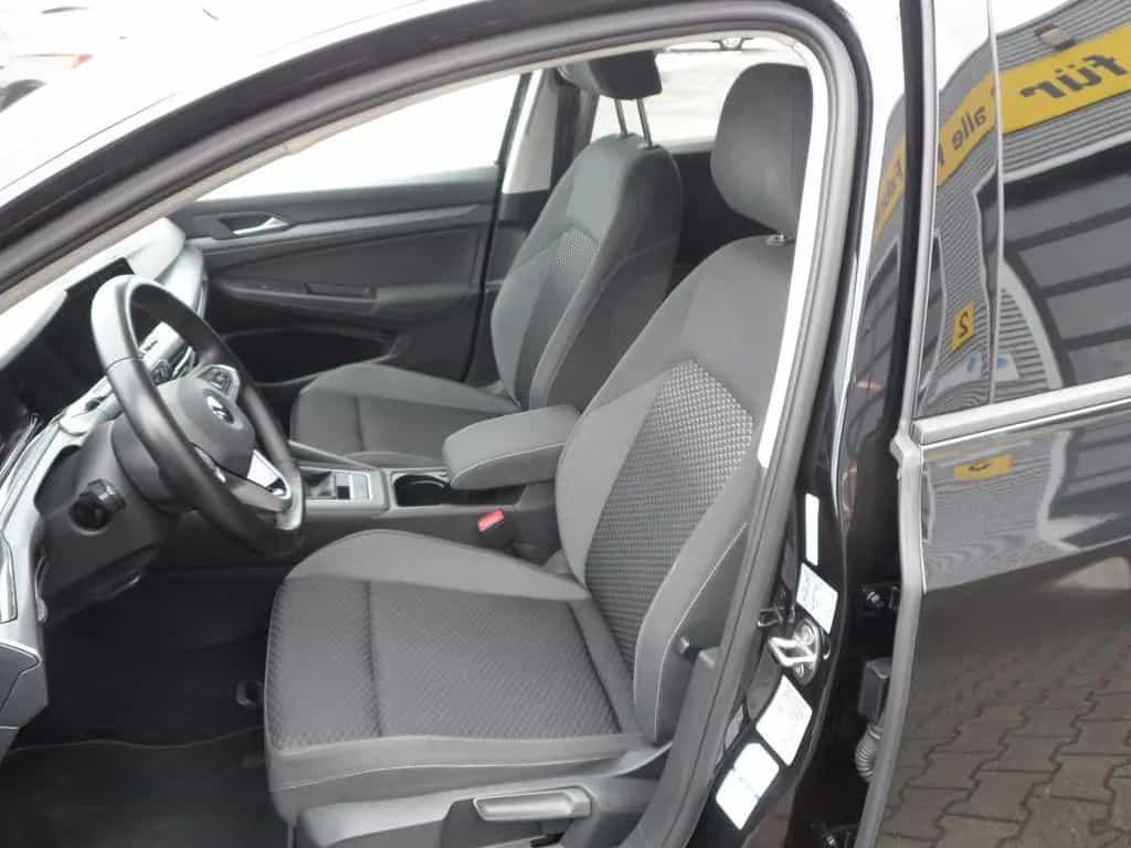 Volkswagen Golf VIII Lim. Active/Navi/PDC/LRH/SHZ/8xALU/Top 06/2021-photo-17