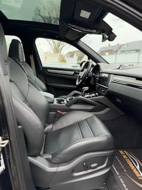 Porsche Cayenne Platinum Edition 07/2022-photo-9