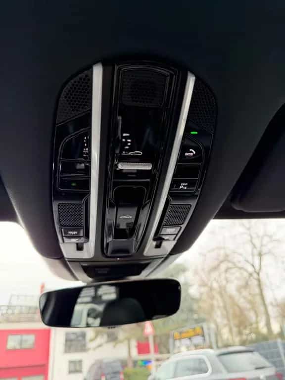 Porsche Cayenne Platinum Edition 07/2022-photo-13