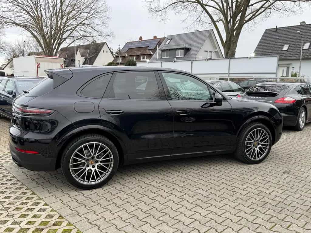 Porsche Cayenne Platinum Edition 07/2022-photo-2