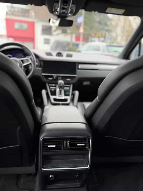 Porsche Cayenne Platinum Edition 07/2022-photo-8