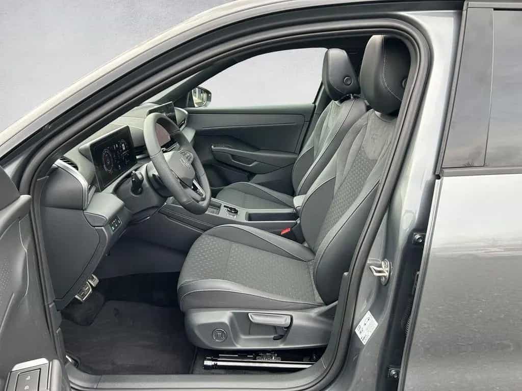 Volkswagen T-Roc 1.5 eTSI R-Line Matrix 360° Pano Black AHK null-photo-10