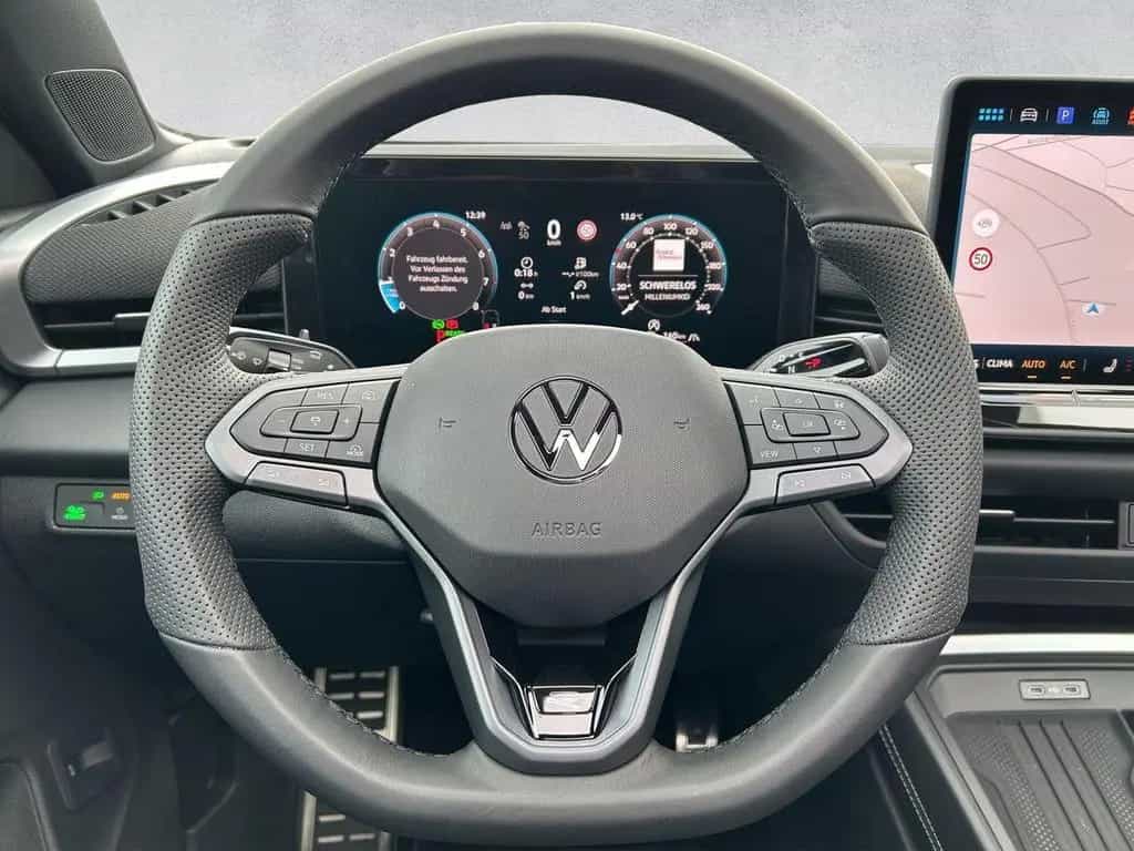 Volkswagen T-Roc 1.5 eTSI R-Line Matrix 360° Pano Black AHK null-photo-11