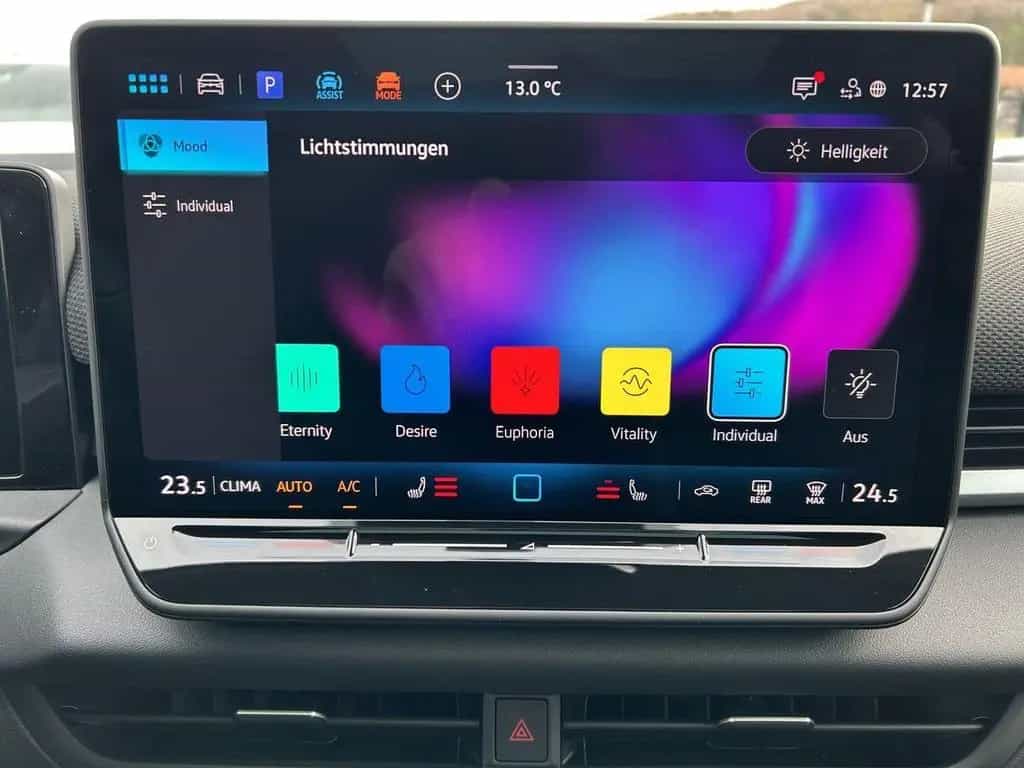 Volkswagen T-Roc 1.5 eTSI R-Line Matrix 360° Pano Black AHK null-photo-16