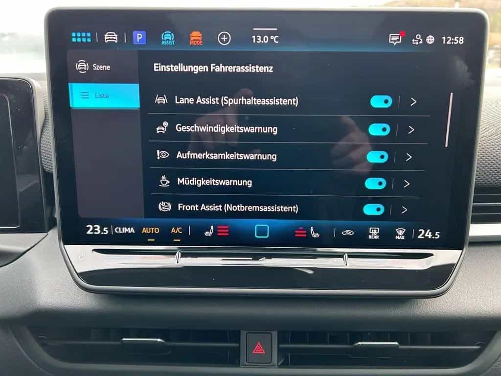 Volkswagen T-Roc 1.5 eTSI R-Line Matrix 360° Pano Black AHK null-photo-17