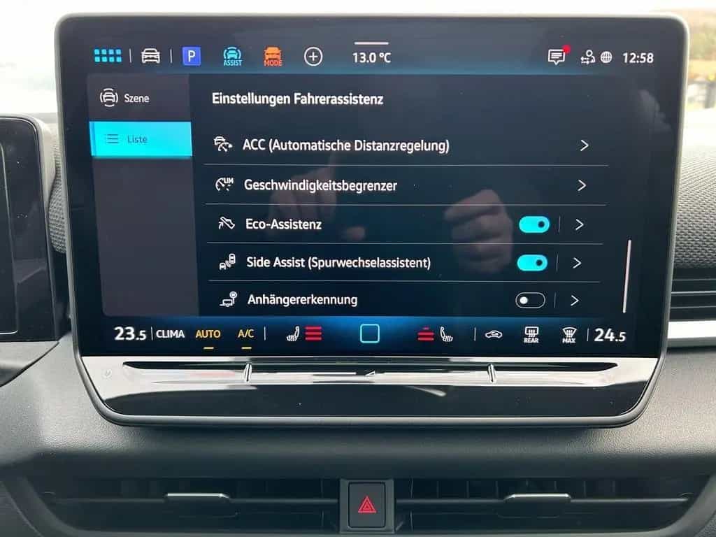 Volkswagen T-Roc 1.5 eTSI R-Line Matrix 360° Pano Black AHK null-photo-18