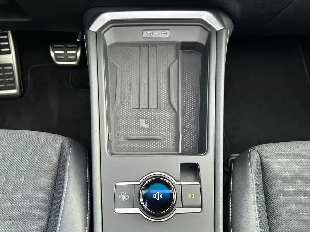 Volkswagen T-Roc 1.5 eTSI R-Line Matrix 360° Pano Black AHK null-photo-19