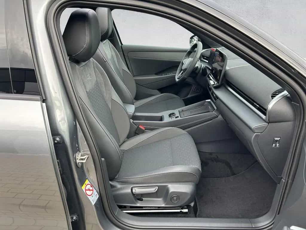 Volkswagen T-Roc 1.5 eTSI R-Line Matrix 360° Pano Black AHK null-photo-20