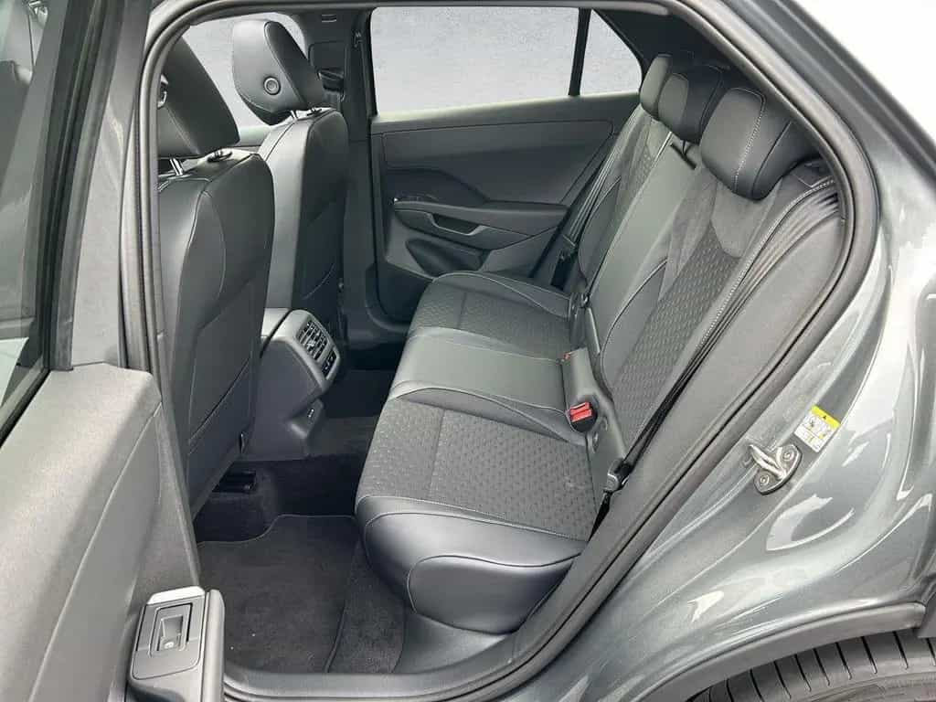 Volkswagen T-Roc 1.5 eTSI R-Line Matrix 360° Pano Black AHK null-photo-22