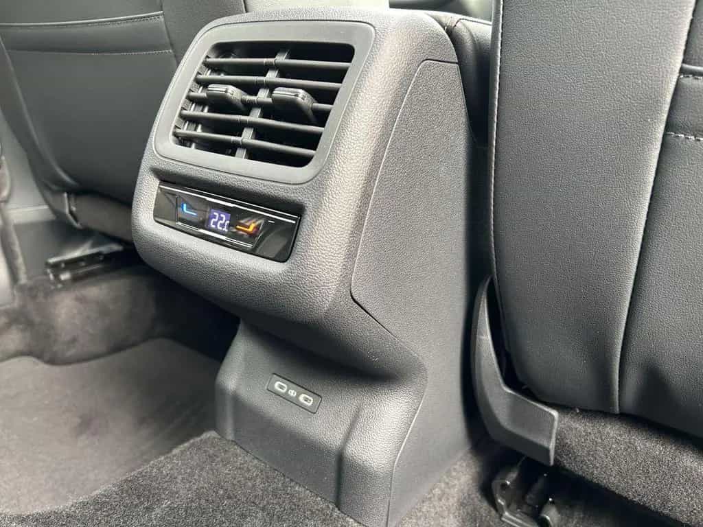 Volkswagen T-Roc 1.5 eTSI R-Line Matrix 360° Pano Black AHK null-photo-24