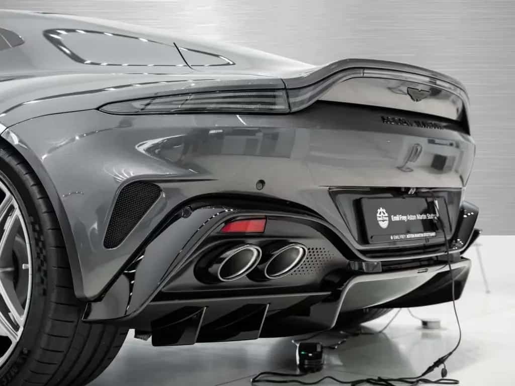 Aston Martin V8 Vantage null-photo-19