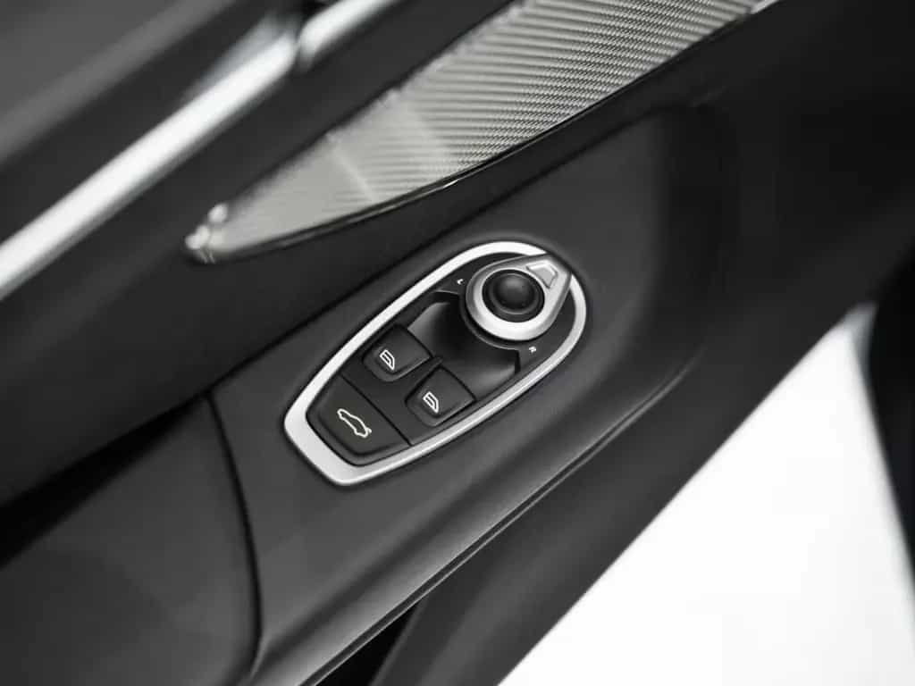 Aston Martin V8 Vantage null-photo-23