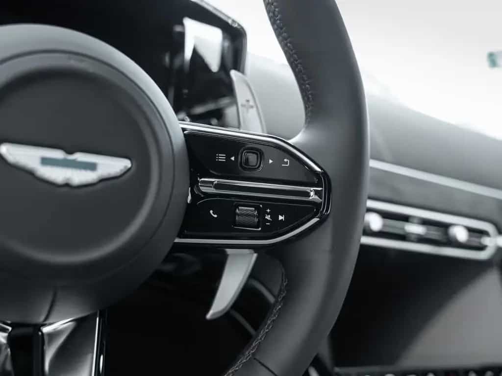 Aston Martin V8 Vantage null-photo-25