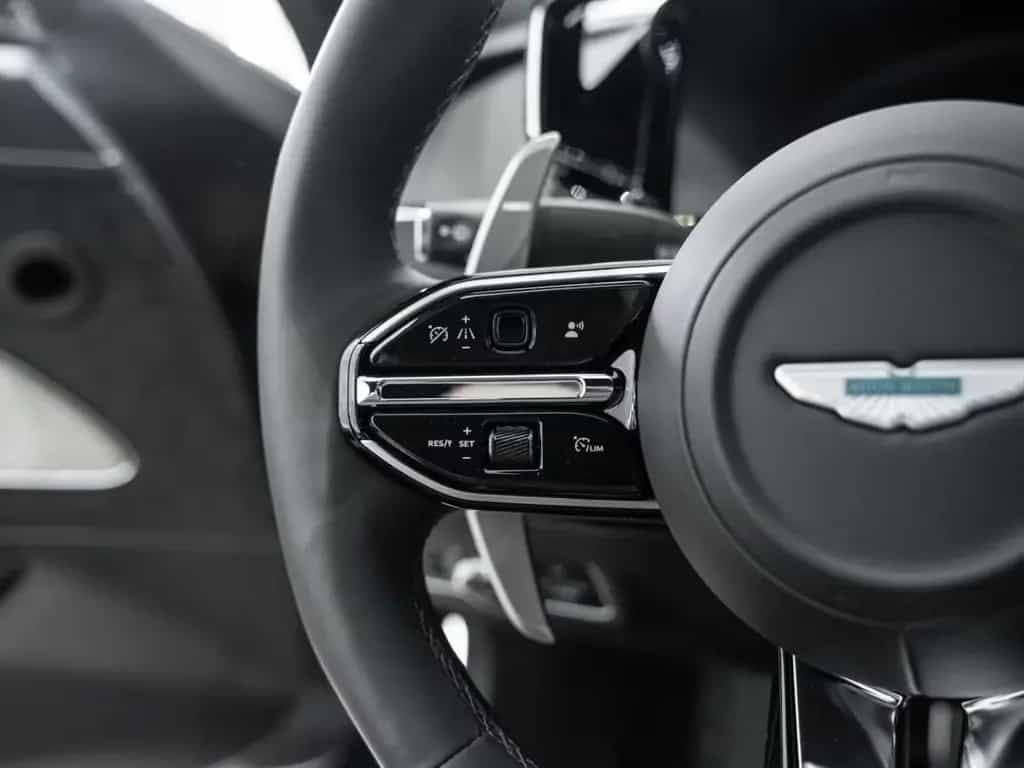Aston Martin V8 Vantage null-photo-26