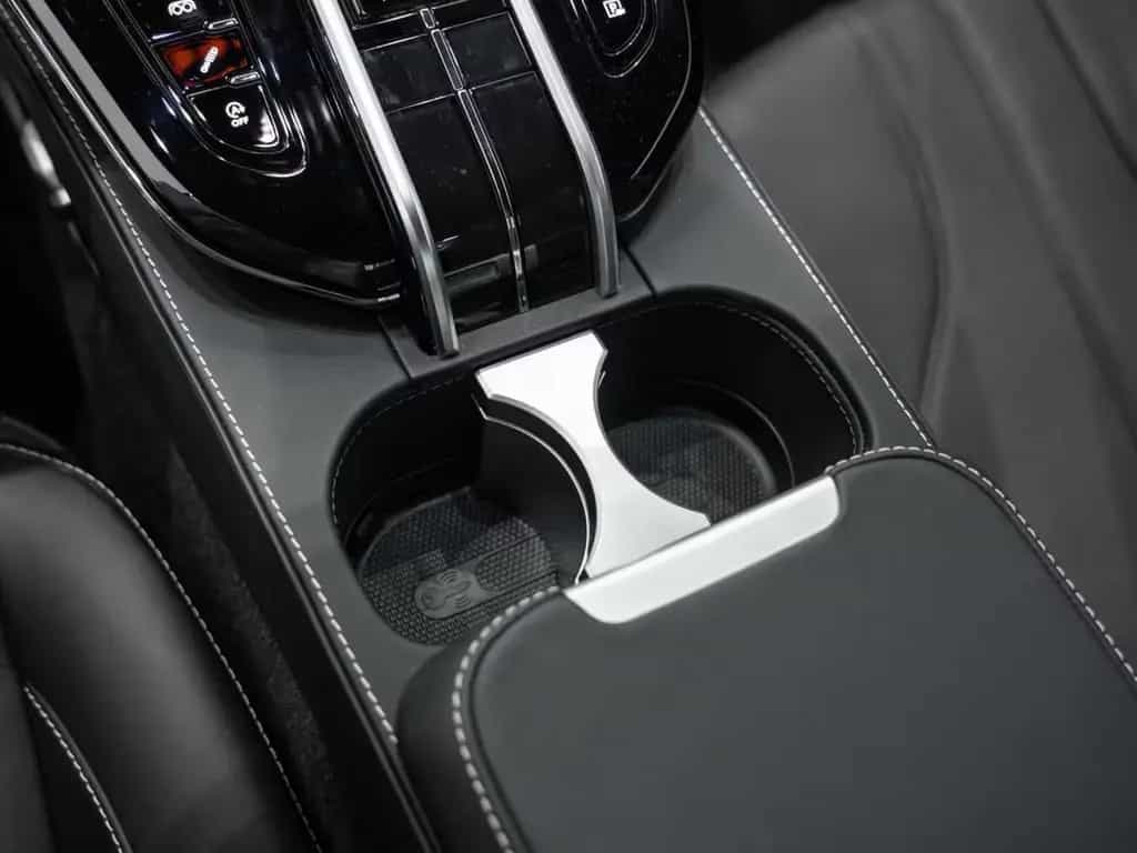 Aston Martin V8 Vantage null-photo-28