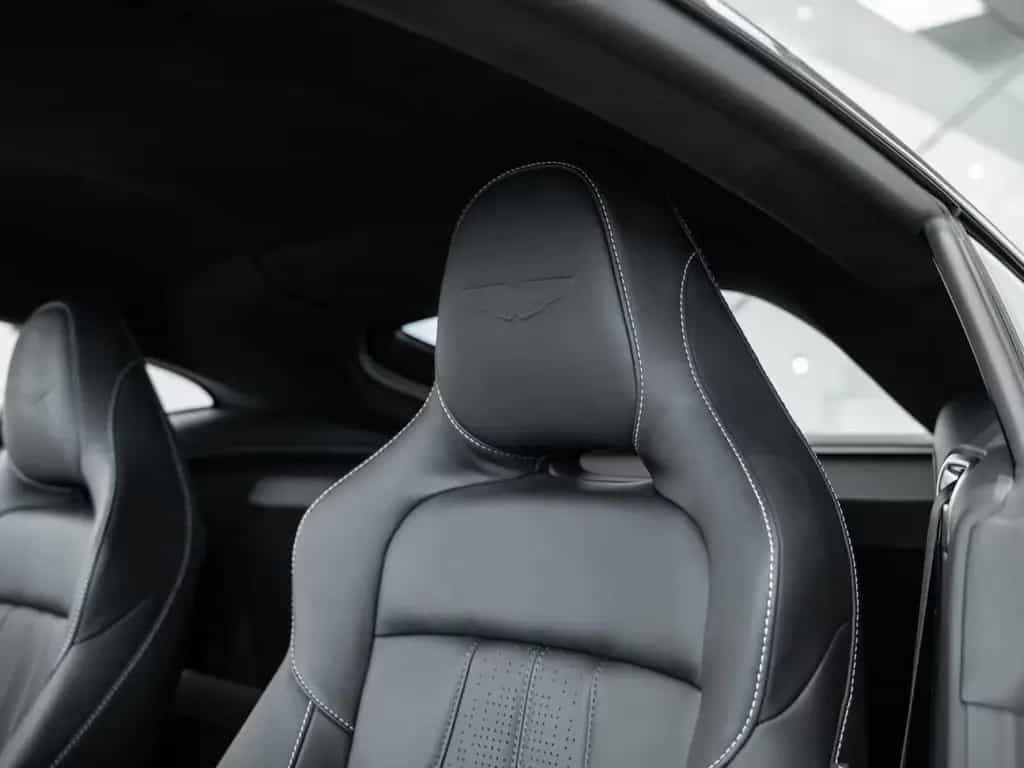 Aston Martin V8 Vantage null-photo-4