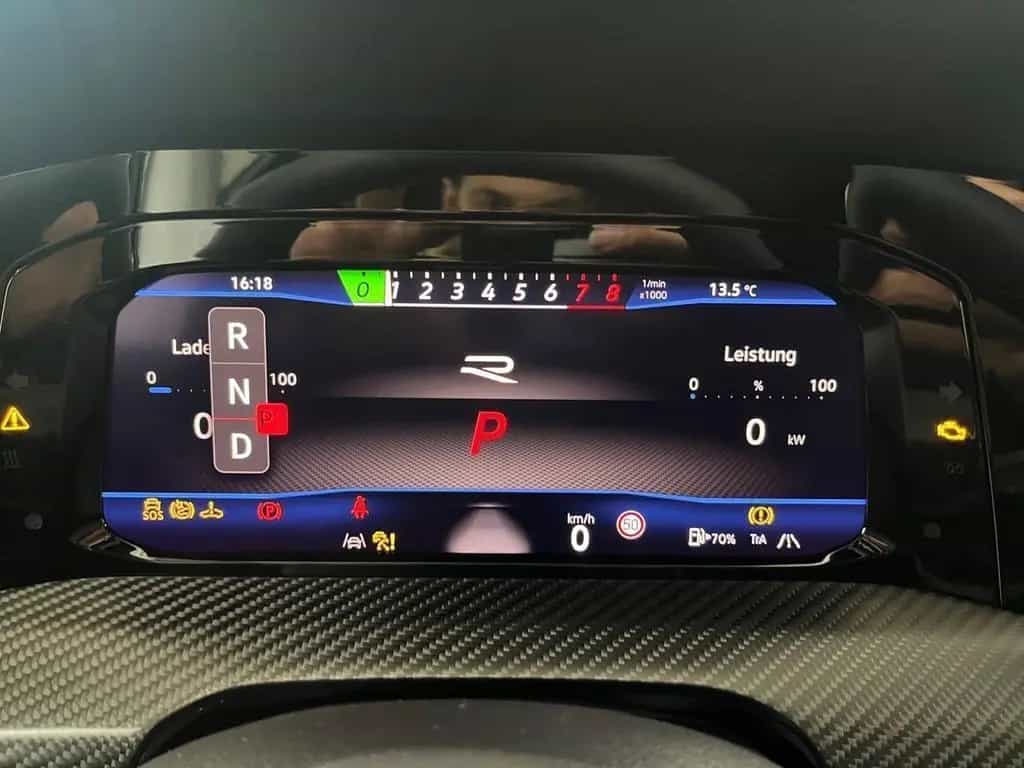 Volkswagen Golf VIII Variant 2.0 TSI DSG 4Motion R Navi Led 02/2026-photo-6
