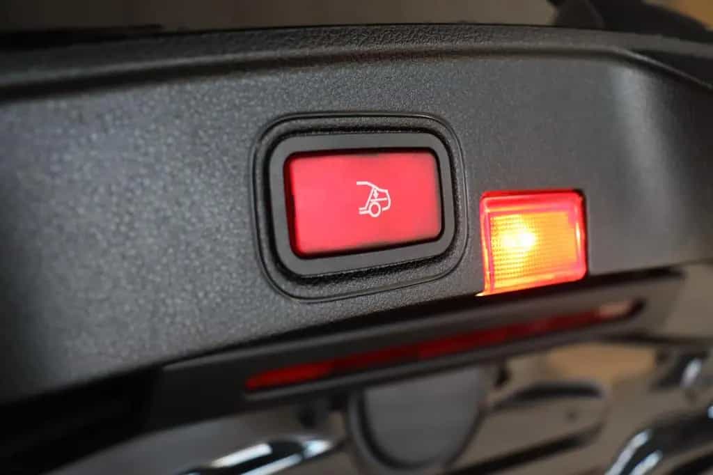 Mercedes-Benz C 400 Cabrio AMG 4Matic HUD*360*Sitzhzg.*AHK 02/2018-photo-37