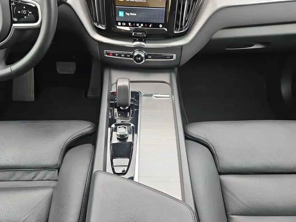 Volvo XC60 B4 AWD Plus Dark 360°/Panorama/H&K/BLIS 01/2023-photo-12