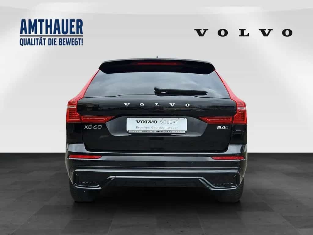 Volvo XC60 B4 AWD Plus Dark 360°/Panorama/H&K/BLIS 01/2023-photo-4