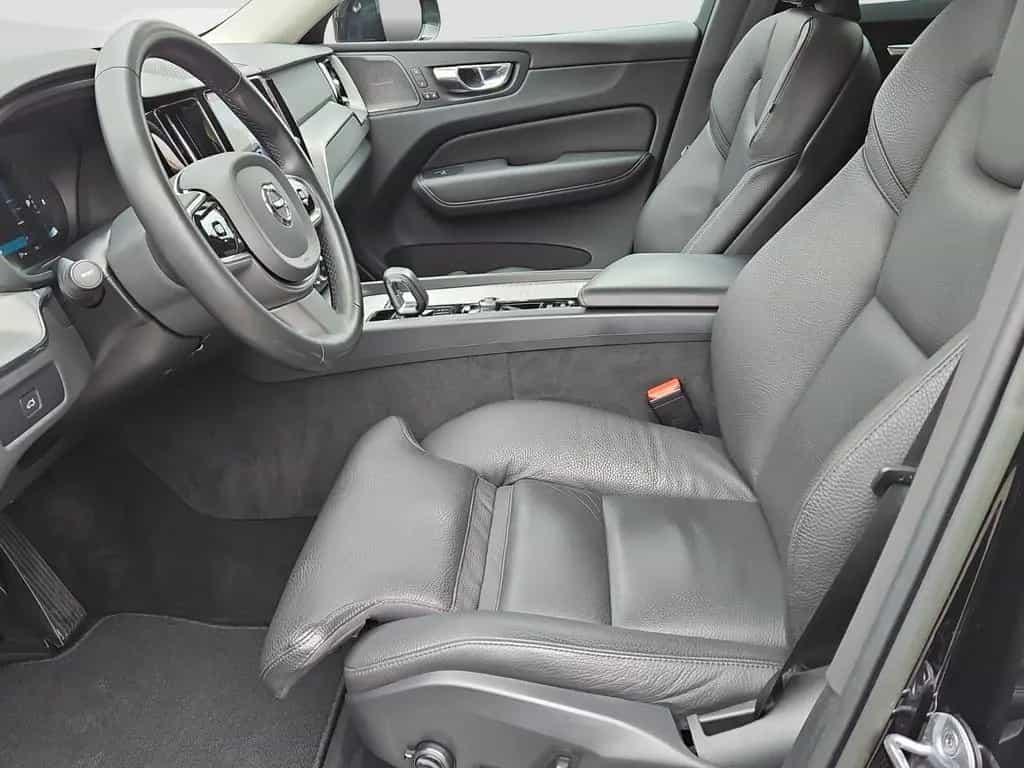Volvo XC60 B4 AWD Plus Dark 360°/Panorama/H&K/BLIS 01/2023-photo-7