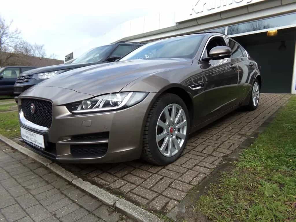 Jaguar XE Prestige AWD 07/2018-photo-0