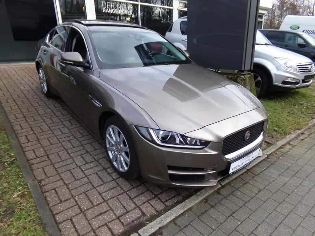 Jaguar XE Prestige AWD 07/2018-photo-1