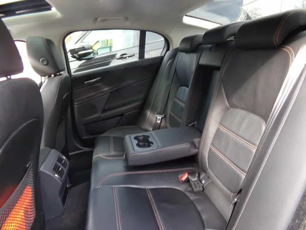 Jaguar XE Prestige AWD 07/2018-photo-10