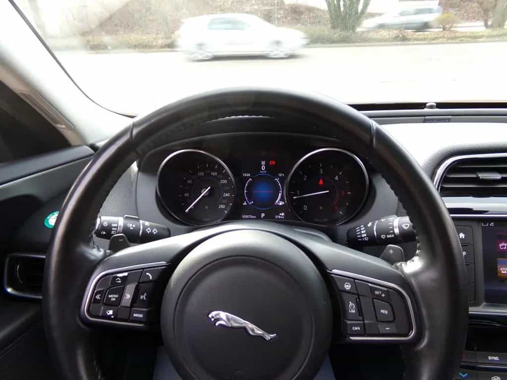 Jaguar XE Prestige AWD 07/2018-photo-6