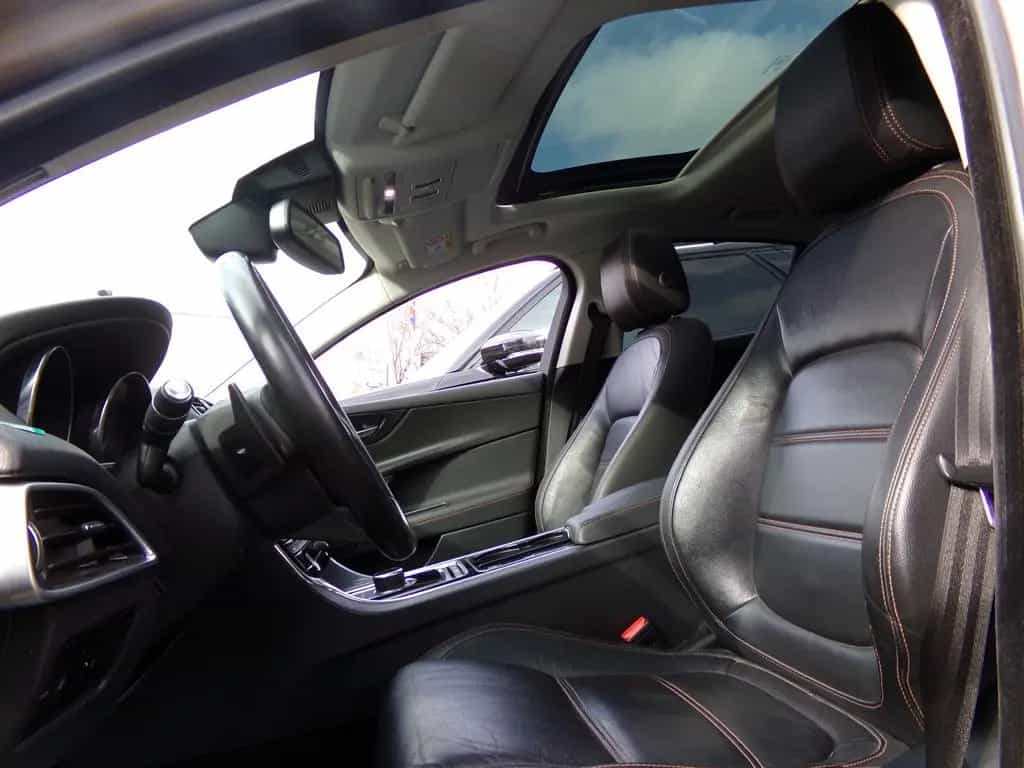 Jaguar XE Prestige AWD 07/2018-photo-8