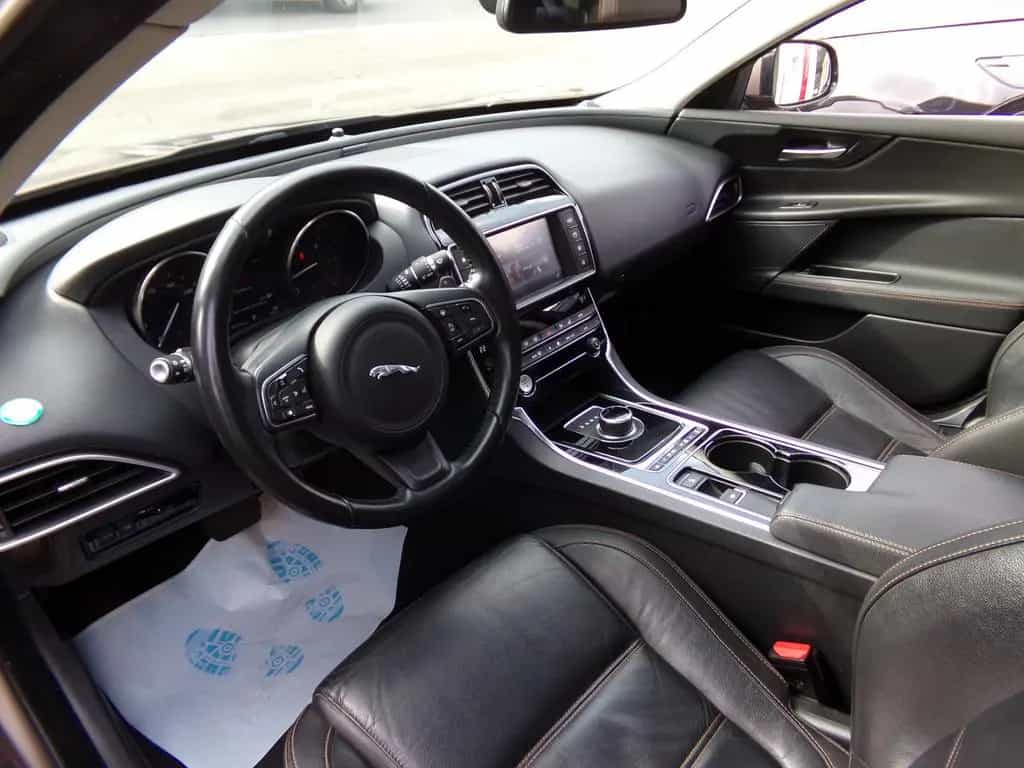 Jaguar XE Prestige AWD 07/2018-photo-9