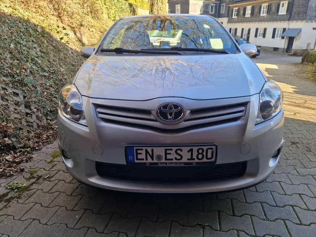 Toyota Auris E15UT 07/2010-photo-2