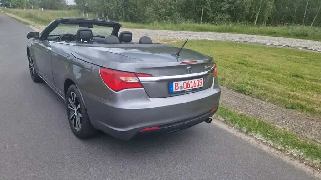 Lancia Flavia 2.4 Leder Boston AutoPlatinum nur 68 Tkm 06/2012-photo-3