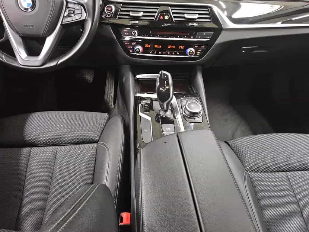 BMW 520 dA Touring Sport-Line Navi LED Kamera Ahk 08/2019-photo-5