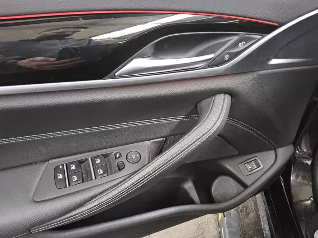 BMW 520 dA Touring Sport-Line Navi LED Kamera Ahk 08/2019-photo-8