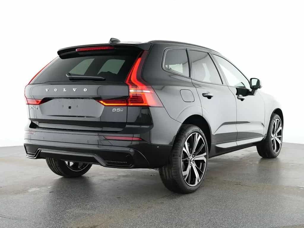 Volvo XC60 B5 AWD Mild-Hybrid Plus Dark AWD 03/2025-photo-1