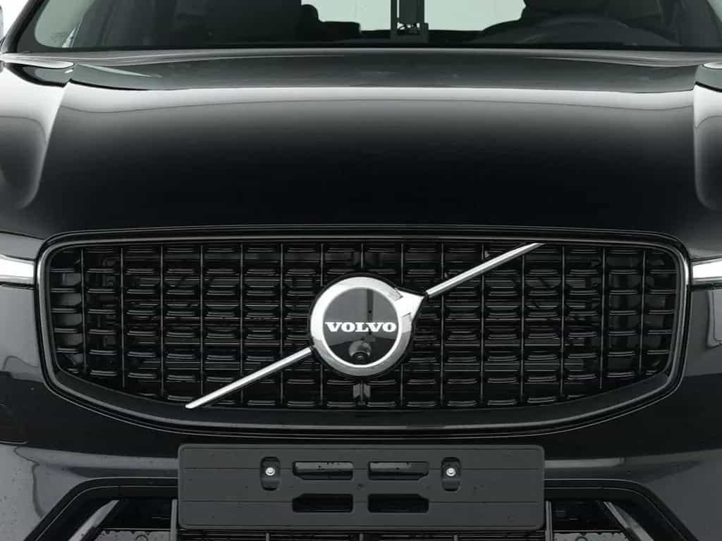 Volvo XC60 B5 AWD Mild-Hybrid Plus Dark AWD 03/2025-photo-3