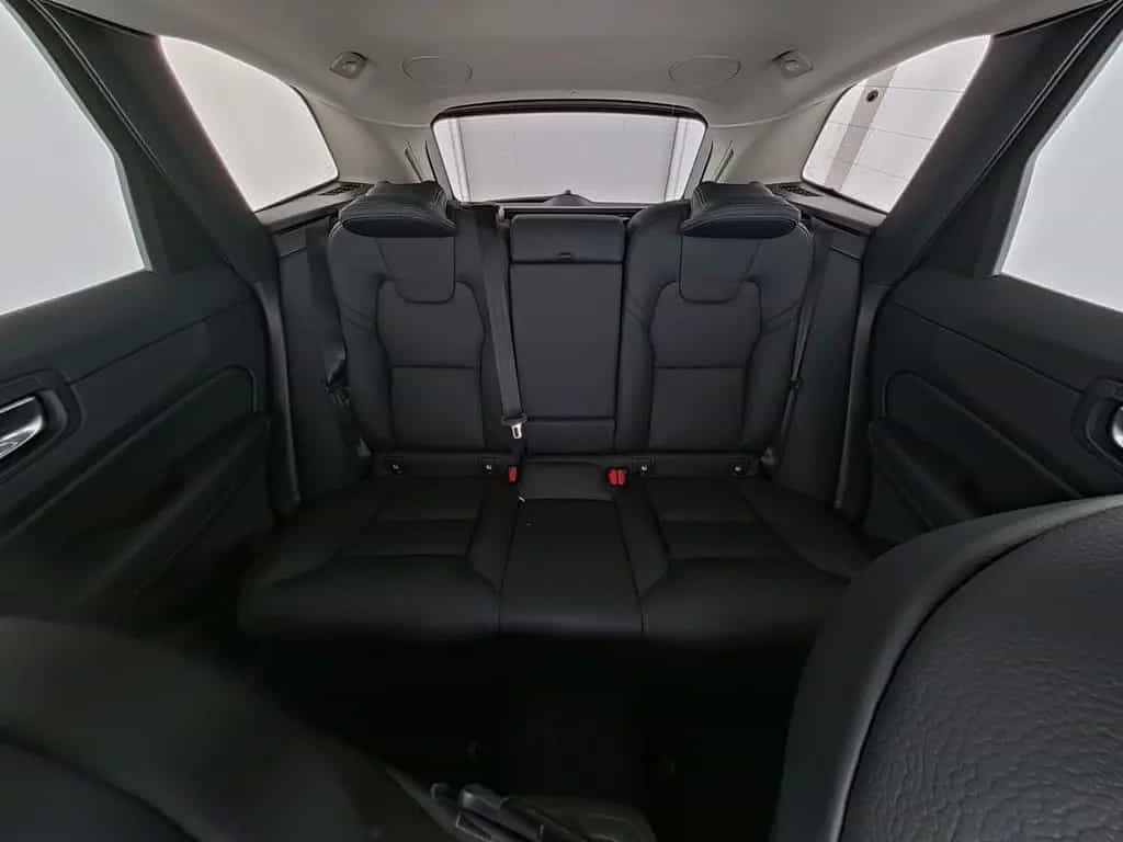 Volvo XC60 B5 AWD Mild-Hybrid Plus Dark AWD 03/2025-photo-5