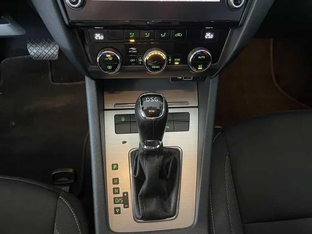 Skoda Octavia Combi 2.0 TFSI Automatik LED 1. Hand PDC 10/2018-photo-12
