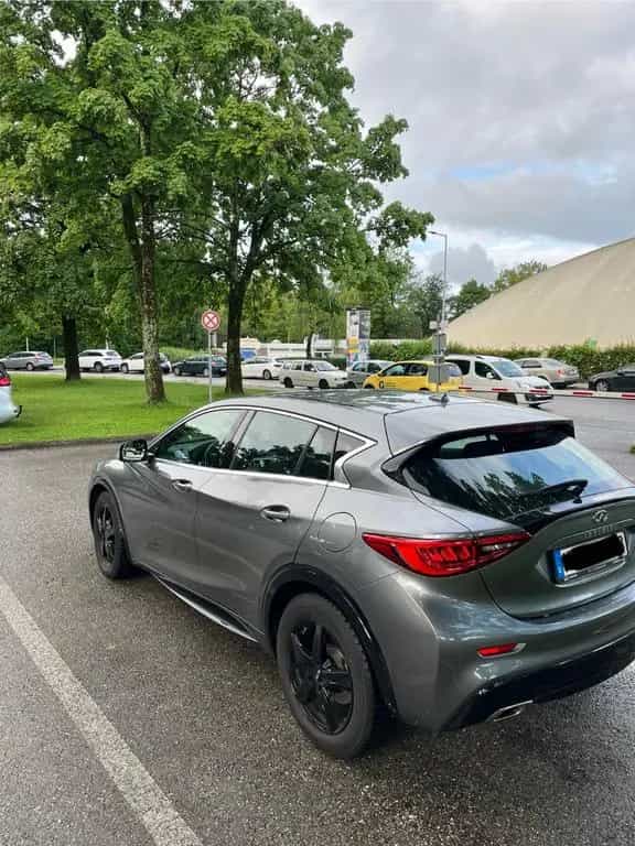Infiniti Q30 1.6t FWD - 11/2016-photo-1