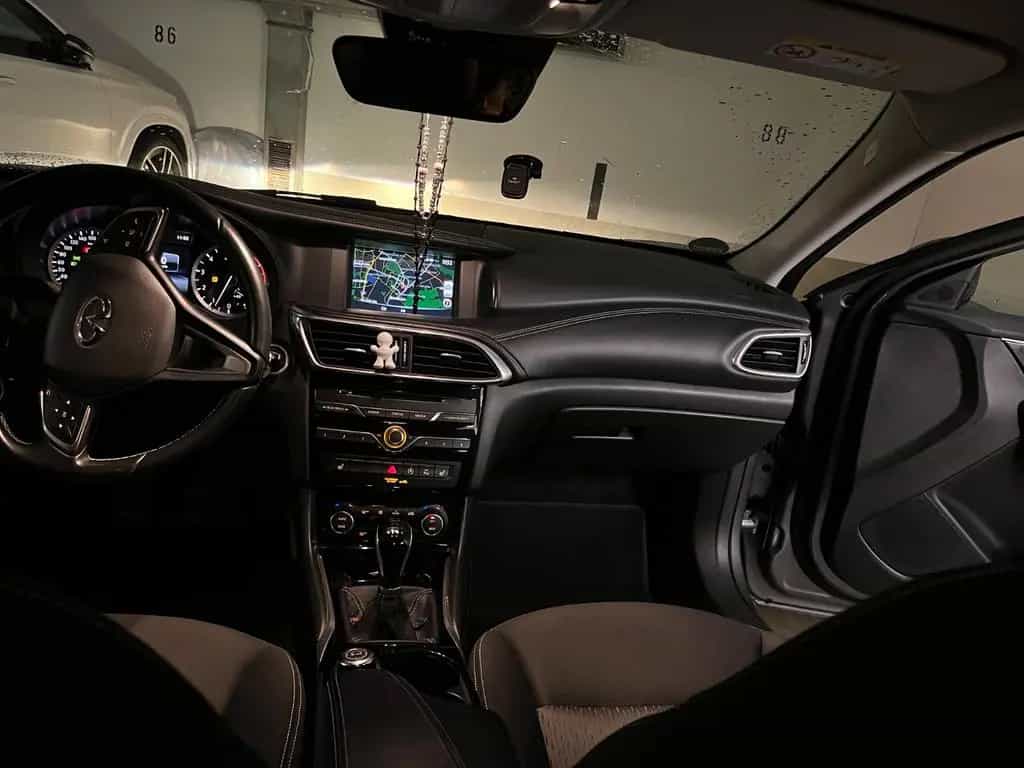 Infiniti Q30 1.6t FWD - 11/2016-photo-11