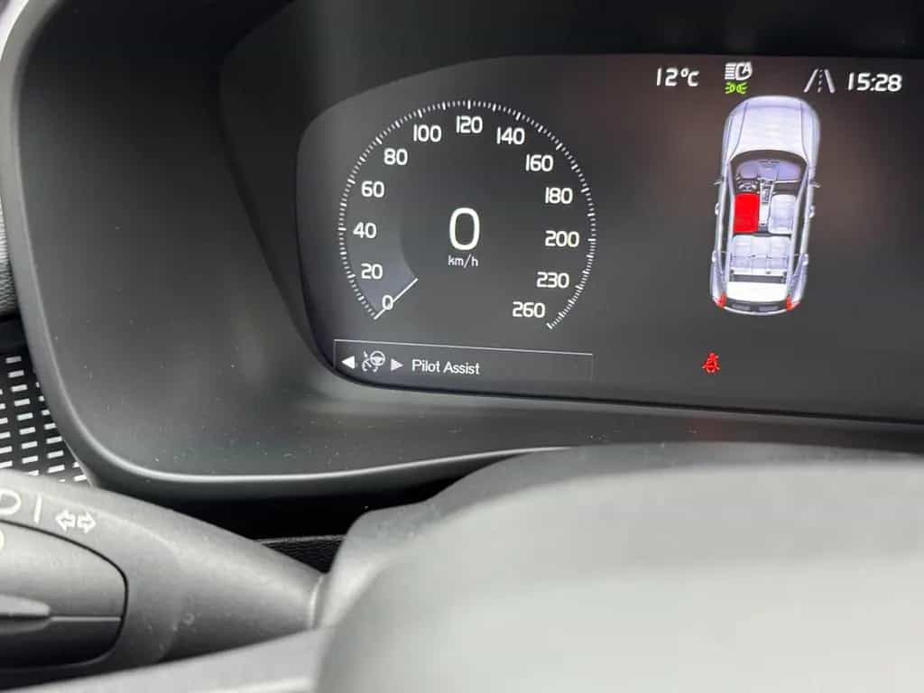 Volvo XC40 R Design 2WD PilotAssist/H&K/ 05/2022-photo-31