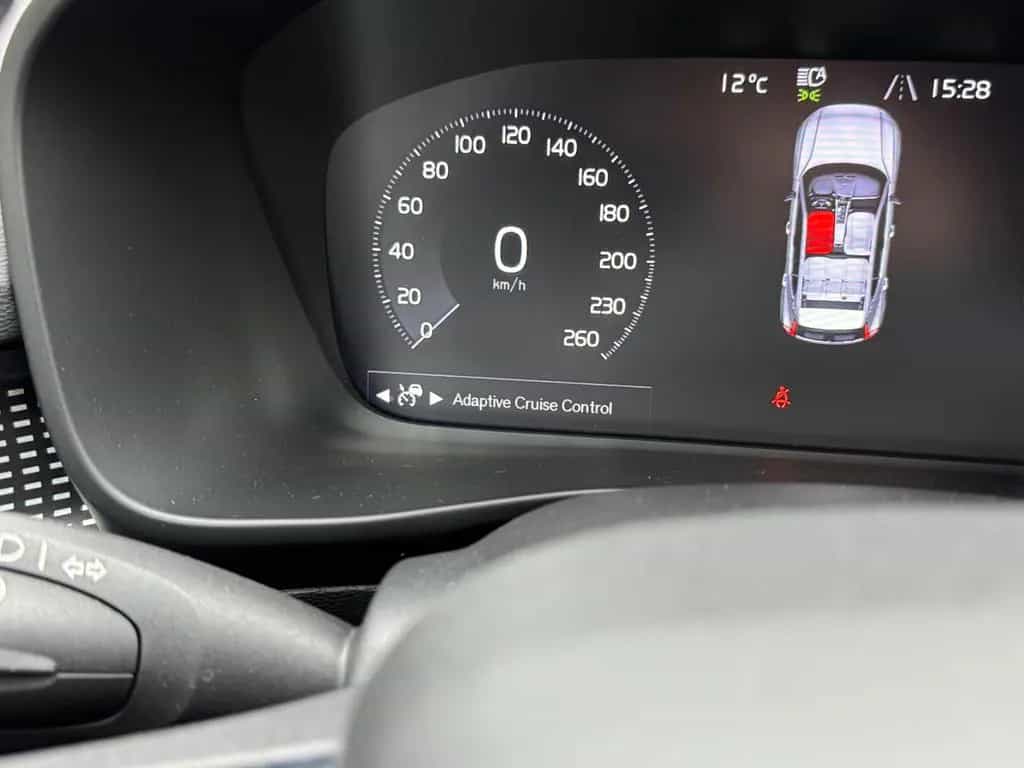 Volvo XC40 R Design 2WD PilotAssist/H&K/ 05/2022-photo-32
