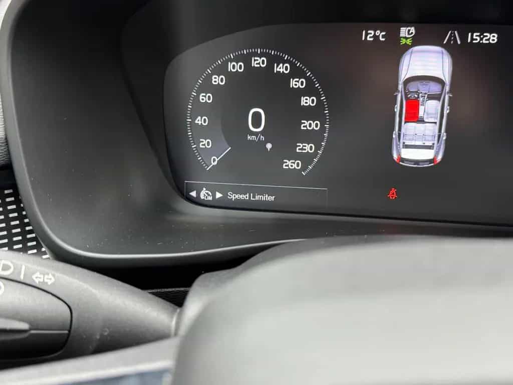 Volvo XC40 R Design 2WD PilotAssist/H&K/ 05/2022-photo-33