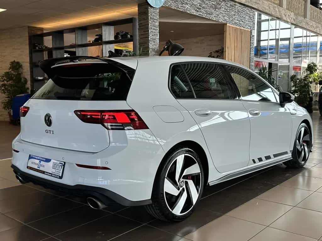 Volkswagen Golf GTI Clubsport*DCC*LED*ACC*SHZ*Navi*PDCv+h 06/2021-photo-6