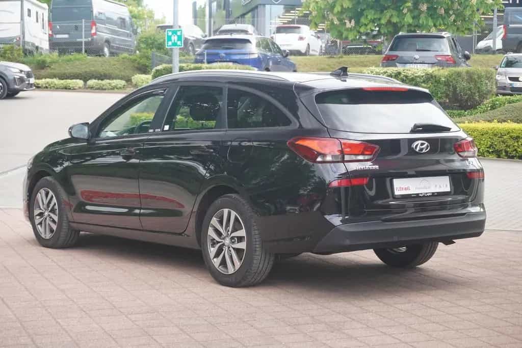 Hyundai i30 Kombi 1.4 T-GDI Aut. Navi Kamera Sitzheizung 07/2020-photo-2