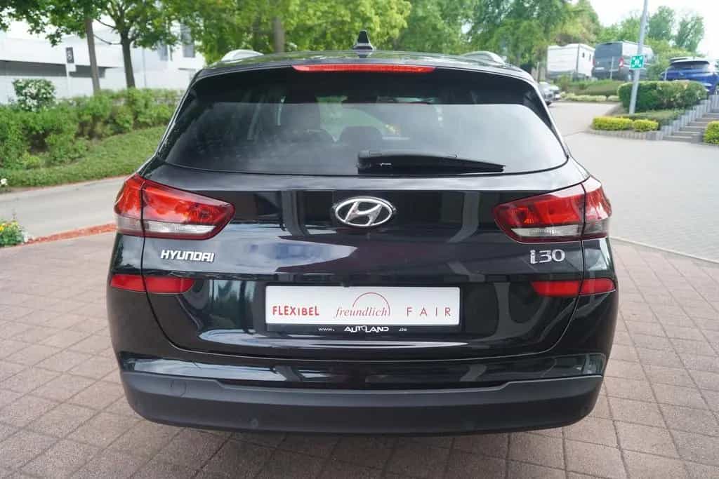 Hyundai i30 Kombi 1.4 T-GDI Aut. Navi Kamera Sitzheizung 07/2020-photo-3