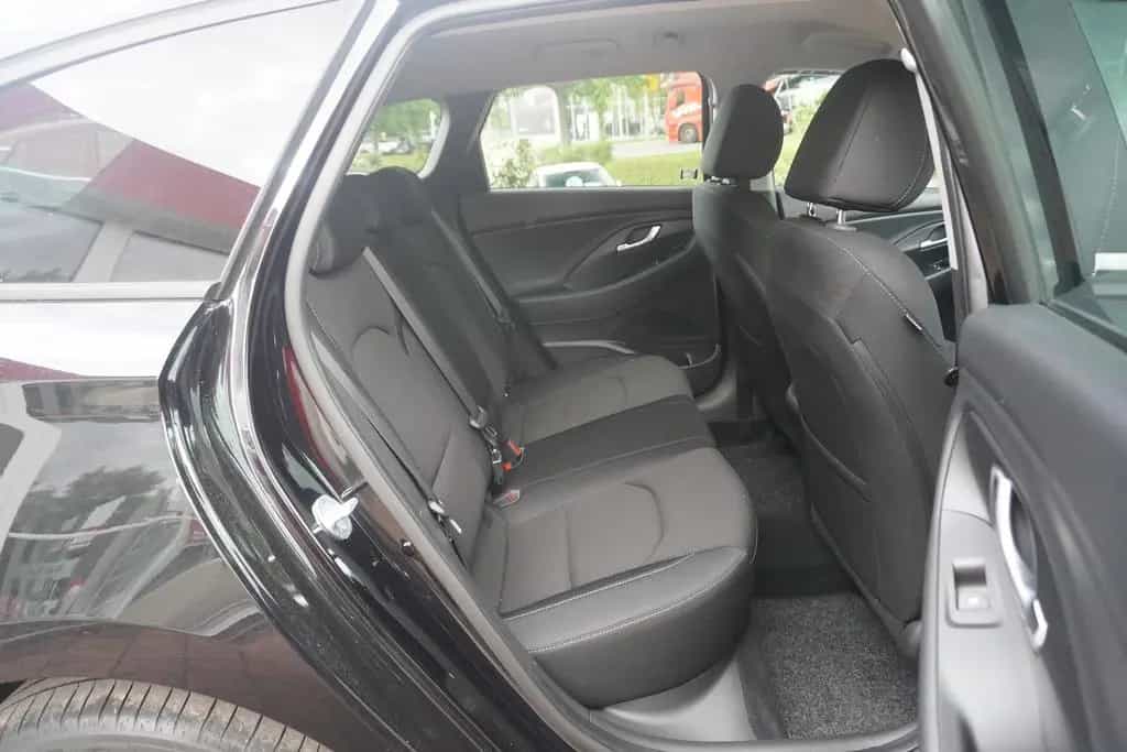 Hyundai i30 Kombi 1.4 T-GDI Aut. Navi Kamera Sitzheizung 07/2020-photo-30